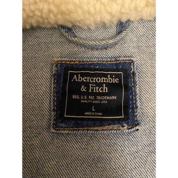Abercrombie & Fitch women's cropped Distressed Denim Sherpa-Lined Jacket Large - Picture 6 of 10